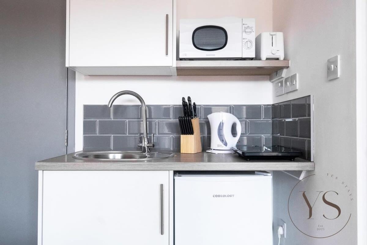 Sienna Longton Studio 2D - Wi-Fi, Alton Towers, Netflix Stoke-on-Trent Zewnętrze zdjęcie