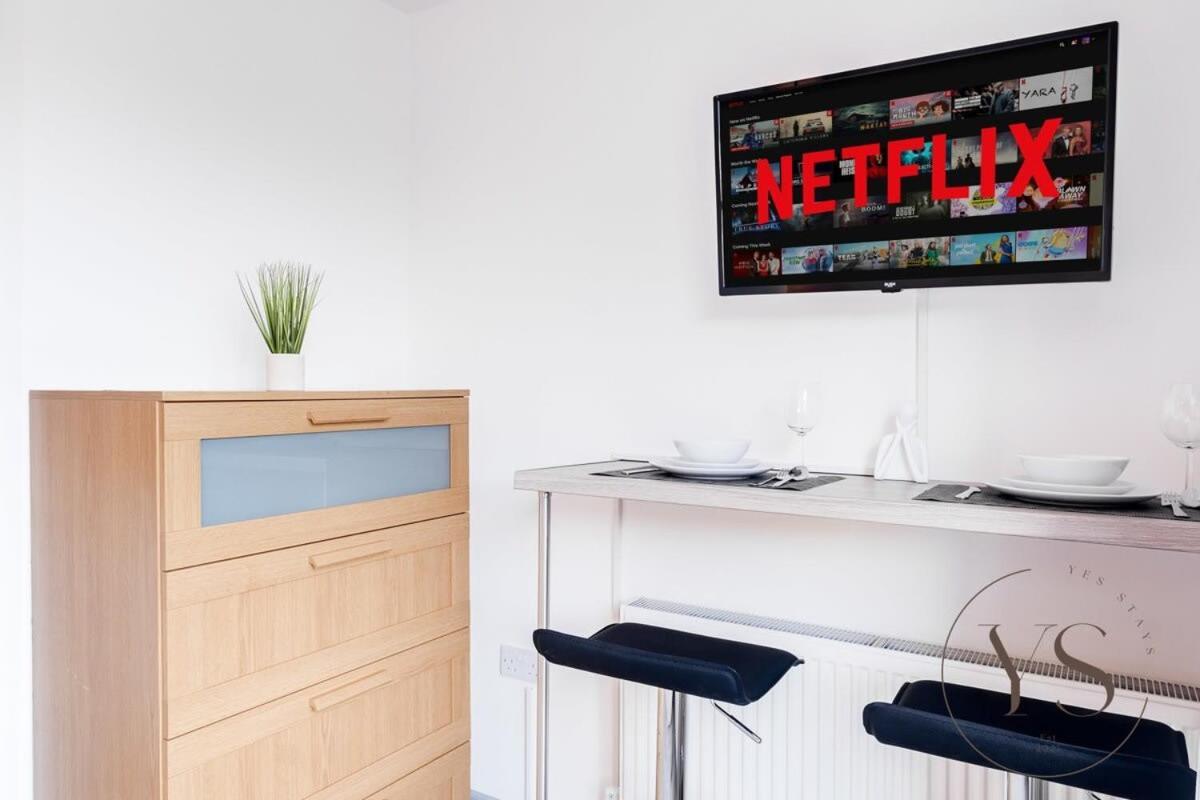 Sienna Longton Studio 2D - Wi-Fi, Alton Towers, Netflix Stoke-on-Trent Zewnętrze zdjęcie